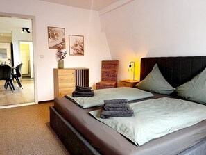 2 bedrooms, travel cot, free WiFi, bed sheets