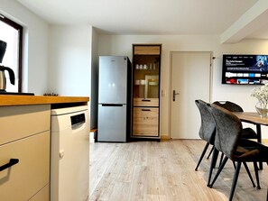 Dining - "Lindenblatt" 3-room apartment, 2 bathrooms, Büsum (4km), parking lot, North Sea (Oesterdeichstrich)