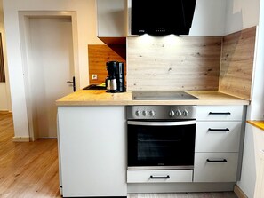 Kühlschrank, Ofen, Herdplatte, Geschirrspüler