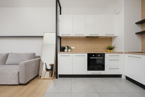 Oven, dishwasher, coffee/tea maker, electric kettle - 1 Bedroom Apartment Sarmacka by Renters (Warsaw)