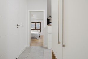 1 bedroom, bed sheets - 1 Bedroom Apartment Sarmacka by Renters (Warsaw)