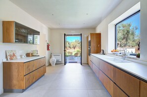 Kühlschrank, Ofen, Herdplatte, Geschirrspüler