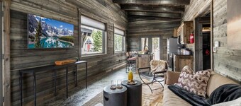 Pet Friendly Home!- Mayfly Meadow | Cozy Cabin | World-Class Fishing | Fire Pit | BBQ