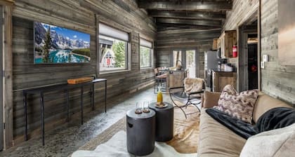 Pet Friendly Home!- Mayfly Meadow | Cozy Cabin | World-Class Fishing | Fire Pit | BBQ