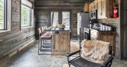 Pheasant Tail Villa/ Cozy Cabin/ World class Fishing / Fire pit/ BBQ