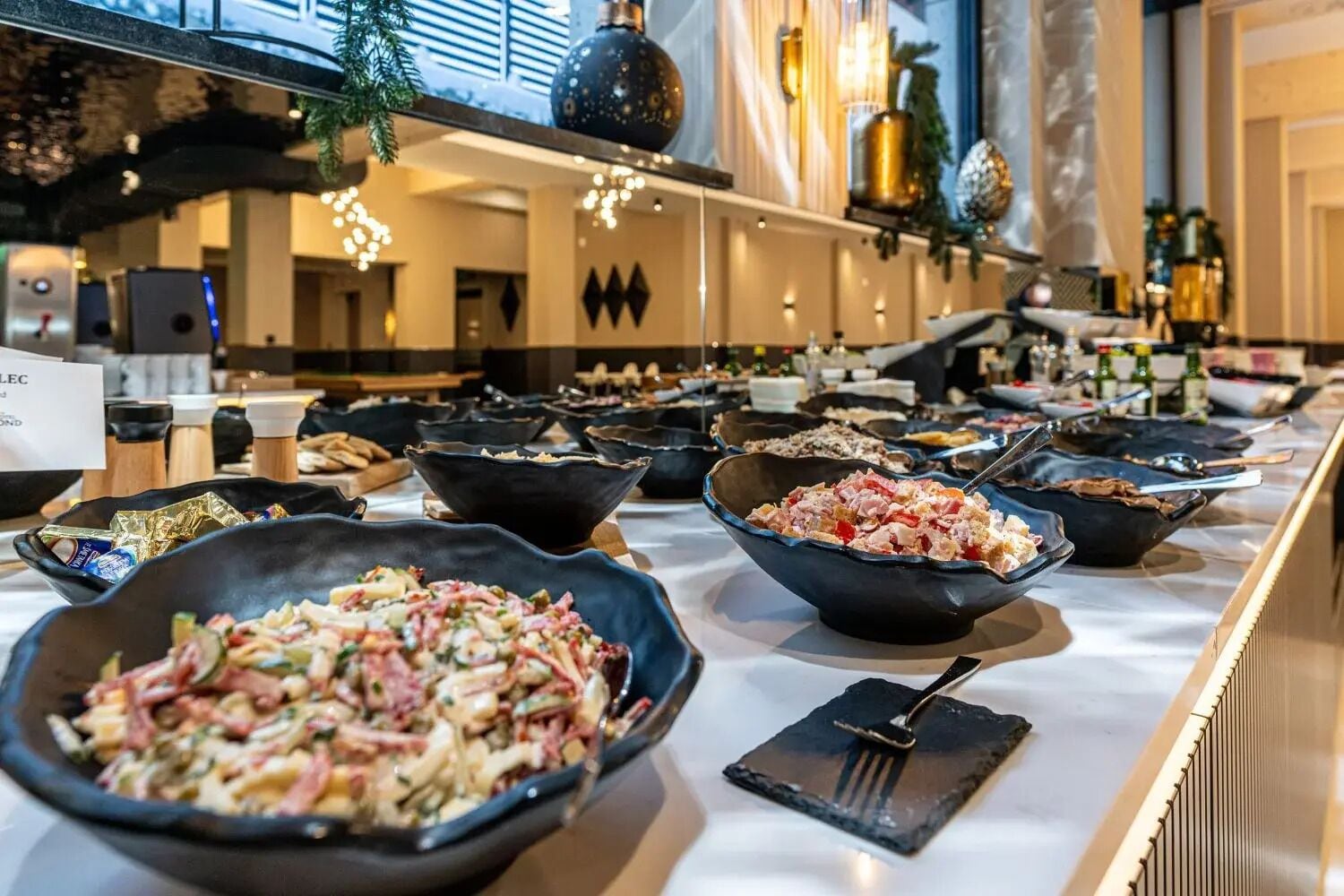 Daily buffet breakfast (PLN 60 per person)