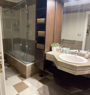 Towels, soap, shampoo, toilet paper