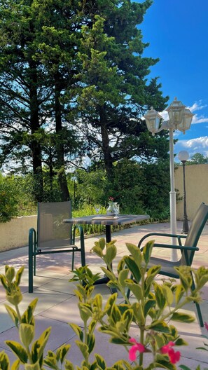 Exterior - Pavillon de l'Etang (Chateauneuf-du-Rhone)