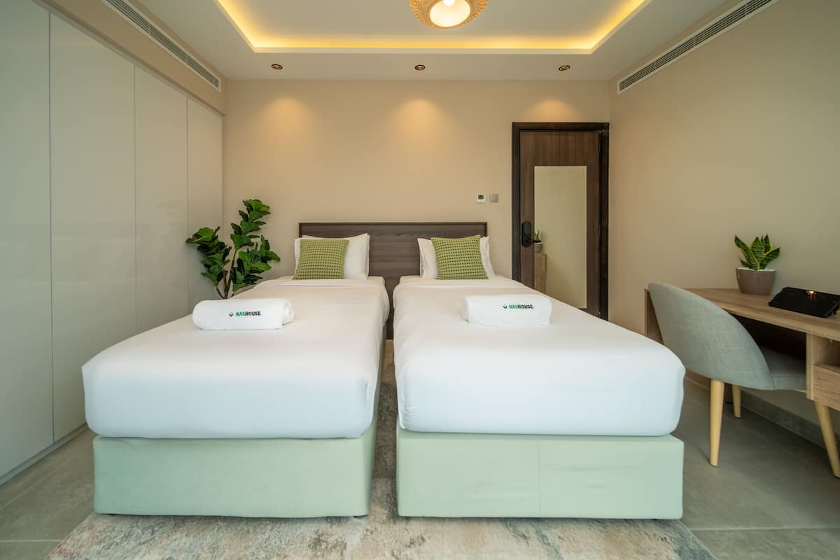 Twin Ensuite in Co- Living Vila | 房內夾萬、熨斗/熨衫板、免費 Wi-Fi