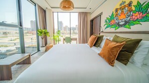 King Room in Co- Living Vila | Két bảo mật tại phòng, bàn ủi/dụng cụ ủi quần áo 