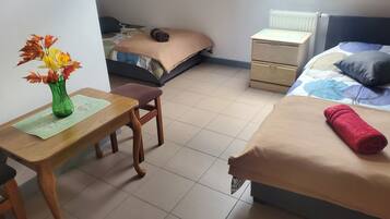 5 bedrooms, iron/ironing board, bed sheets