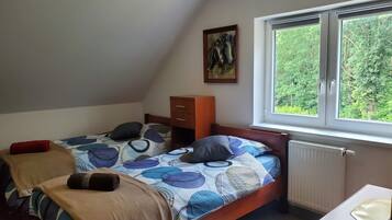 5 bedrooms, iron/ironing board, bed sheets