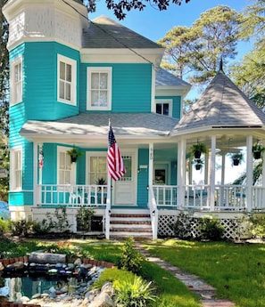 Exterior - Fine accommodations with a bit of fun! Visit The Tina Marie, Southern Pines, NC (Southern Pines)