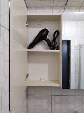 Elite Apartment | Bathroom | Hair dryer, towels, soap, shampoo - Ceviz Pansiyon  (Sinop)