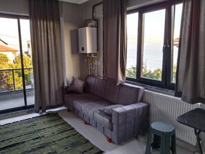 Tabla de planchar con plancha, wifi gratis y ropa de cama 