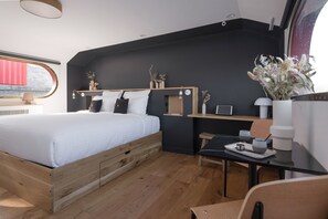 Premium Room | In-room safe, individually decorated, desk, laptop workspace