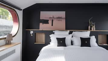 Premium Room | 1 bedroom, in-room safe, individually decorated, desk