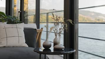 Premium Room | 1 bedroom, in-room safe, individually decorated, desk