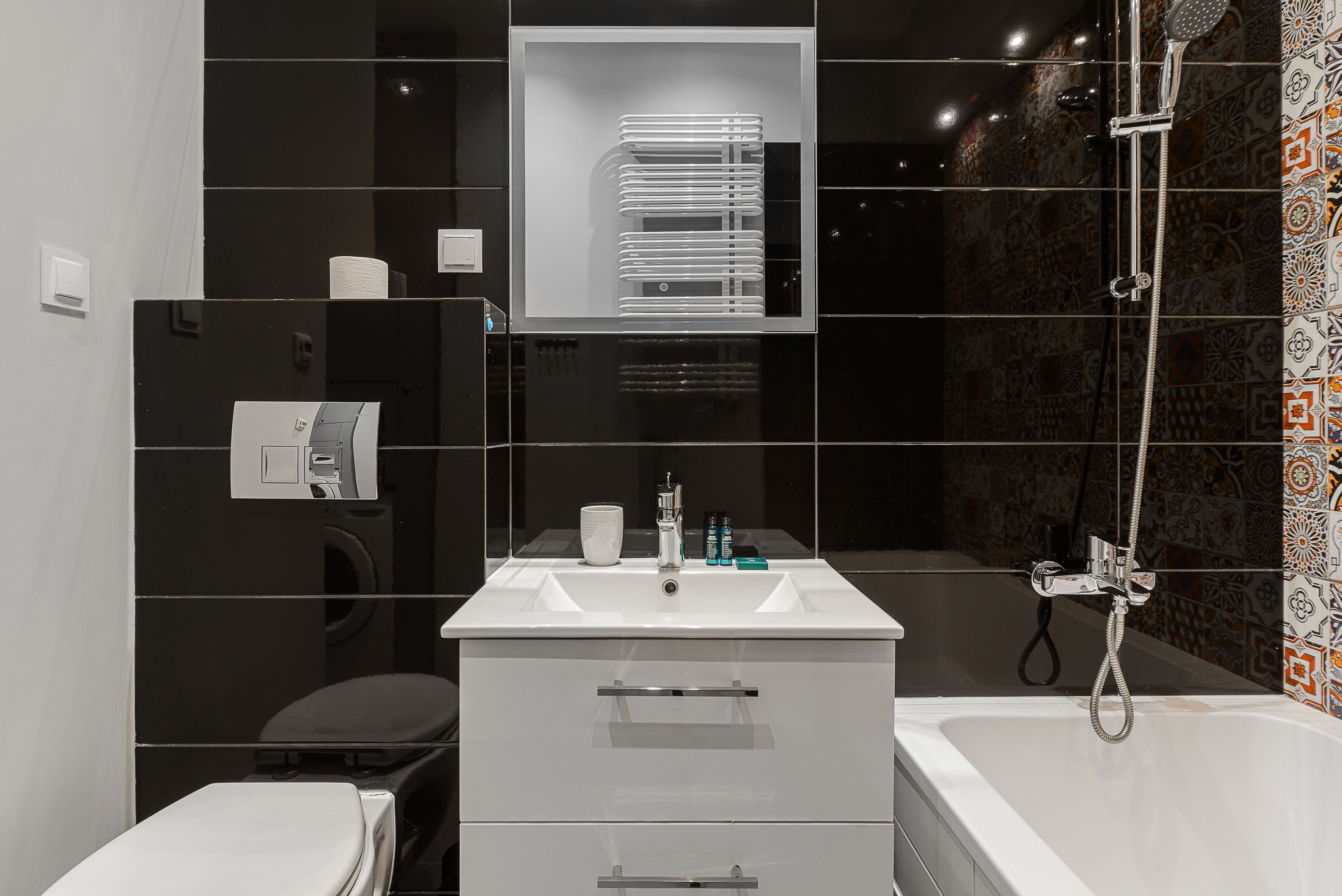 Deluxe Apartment | Bilik Mandi | Tab mandi, pengering rambut, tuala disediakan 