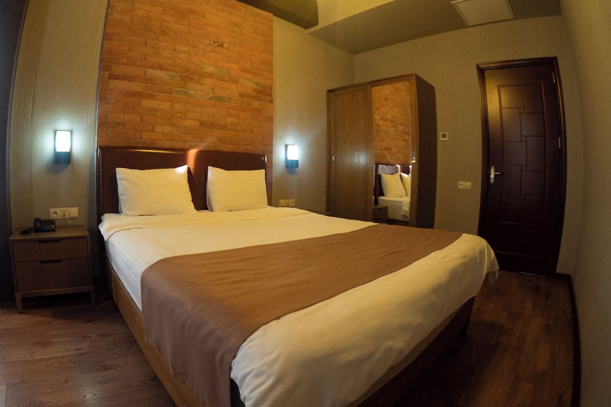 Comfort appartement | 2 slaapkamers, een kluis op de kamer, geluiddichte muren