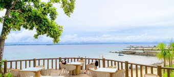 2-Bedroom Apartment; Beach & Pool Access ;  Near Airport