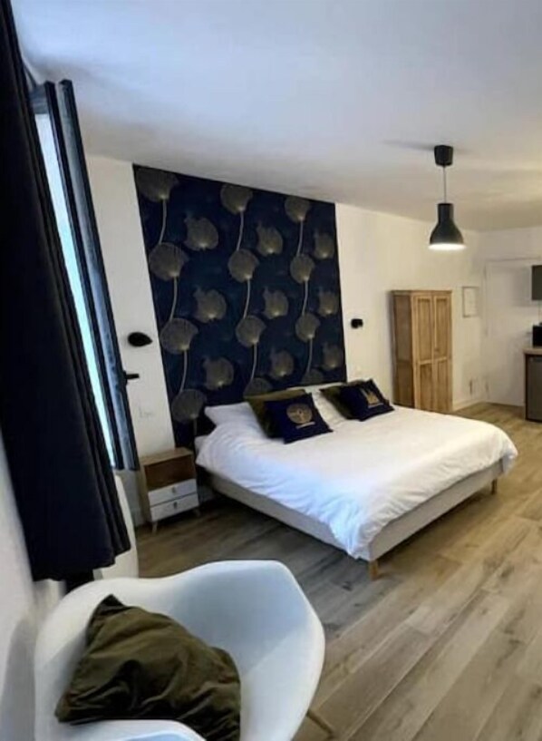 1 bedroom, iron/ironing board, travel cot, free WiFi