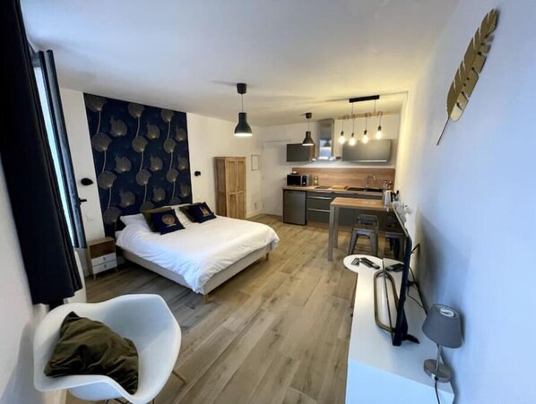 1 chambre, fer et planche à repasser, lit parapluie, Wi-Fi gratuit