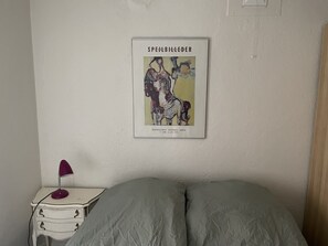 1 habitación, tabla de planchar con plancha, wifi y ropa de cama