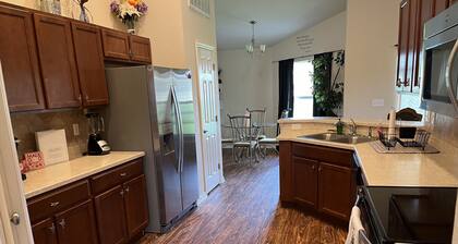 Entire home between Tampa & Orlando