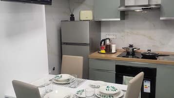 Suite monolocale familiare | Insonorizzazione, ferro/asse da stiro, Wi-Fi gratuito