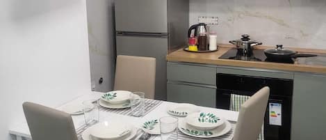 Family Studio Suite | Soundproofing, iron/ironing board, free WiFi