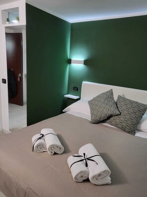 Basic Studio, Courtyard View | Soundproofing, iron/ironing board, free WiFi - New era Rooms  (Naples)