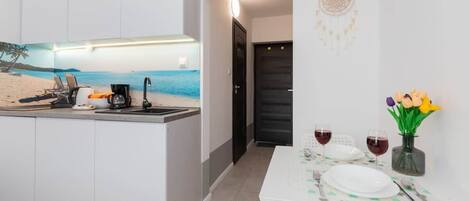 Fridge, microwave, stovetop, coffee/tea maker