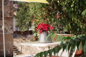 Outdoor dining - Chale II, no Coração do Douro (Alijó)