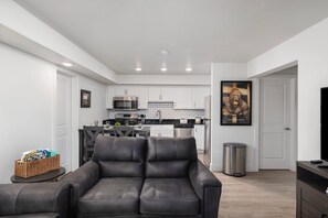 Fernseher, Kamin, Arbeitsbereiche