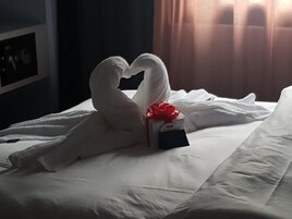 Free minibar, in-room safe, desk, free WiFi