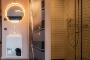 Ducha, artículos de tocador gratuitos, secador de pelo