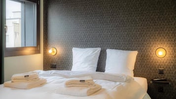 Free minibar, in-room safe, desk, free WiFi