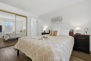 2 slaapkamers, een strijkplank/strijkijzer, gratis wifi, beddengoed