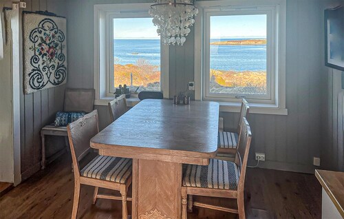 Nice home in Smøla with house sea view
