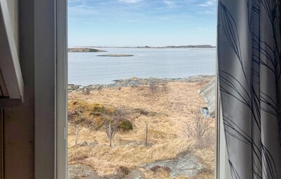 Nice home in Smøla with house sea view