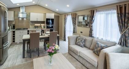 Luxury Lodge on White Cross Bay, lake Windermere
