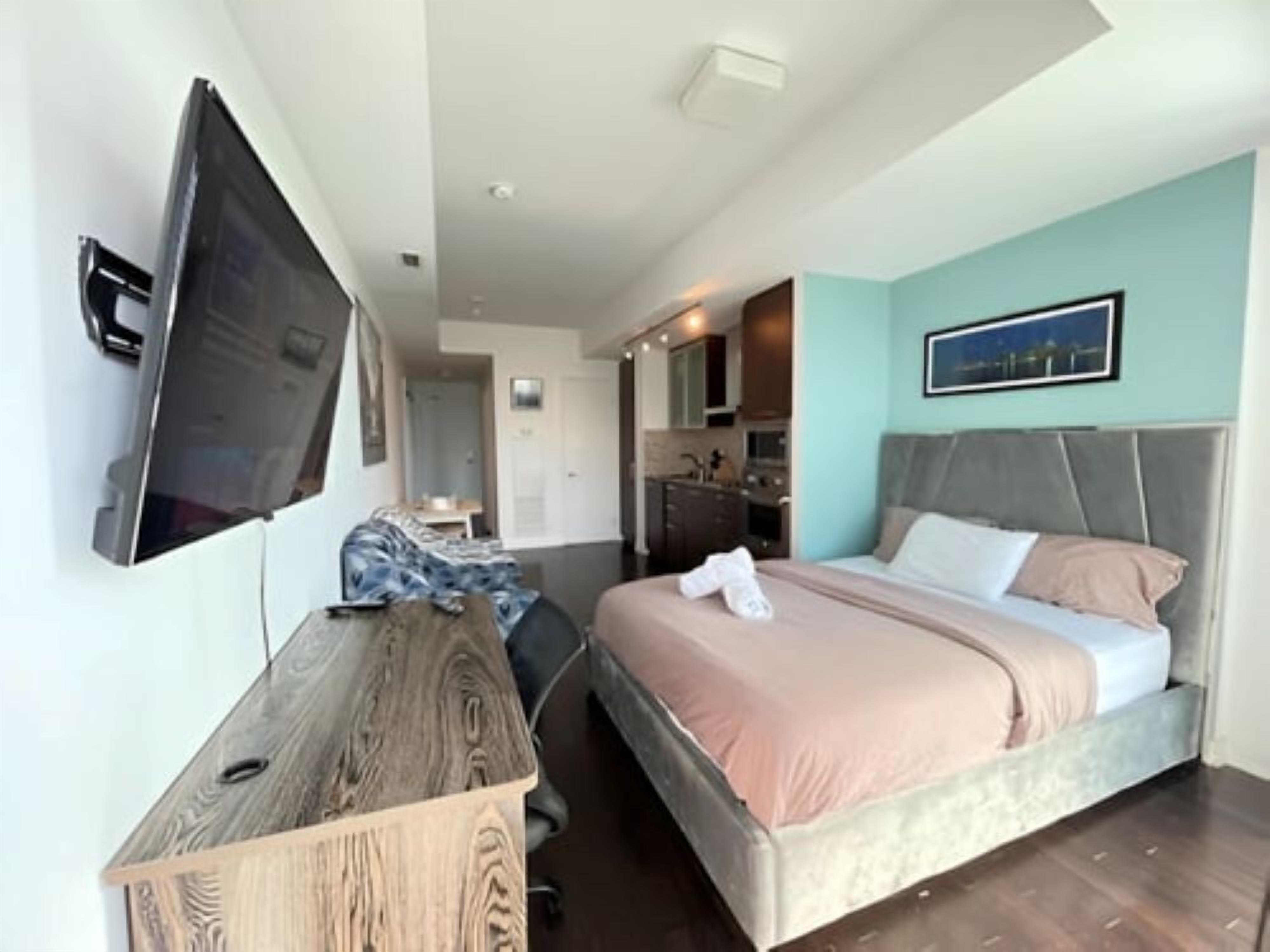 Design Studio, 1 Queen Bed, Kitchen, Lake View