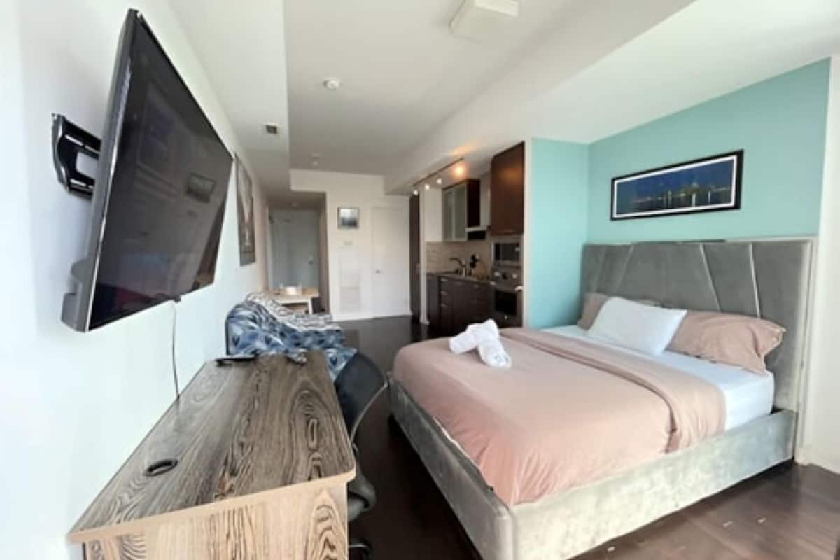 Design Studio, 1 Queen Bed, Kitchen, Lake View