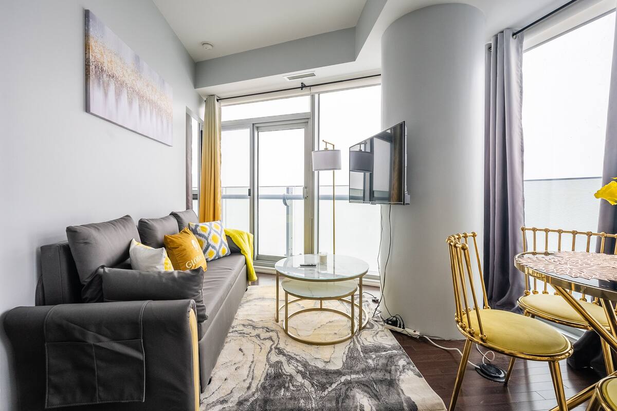 Romantic Apartment, 1 Bedroom, Kitchen, Lake View | Living area | 43-inch flat-screen TV with satellite channels, Netflix, Hulu