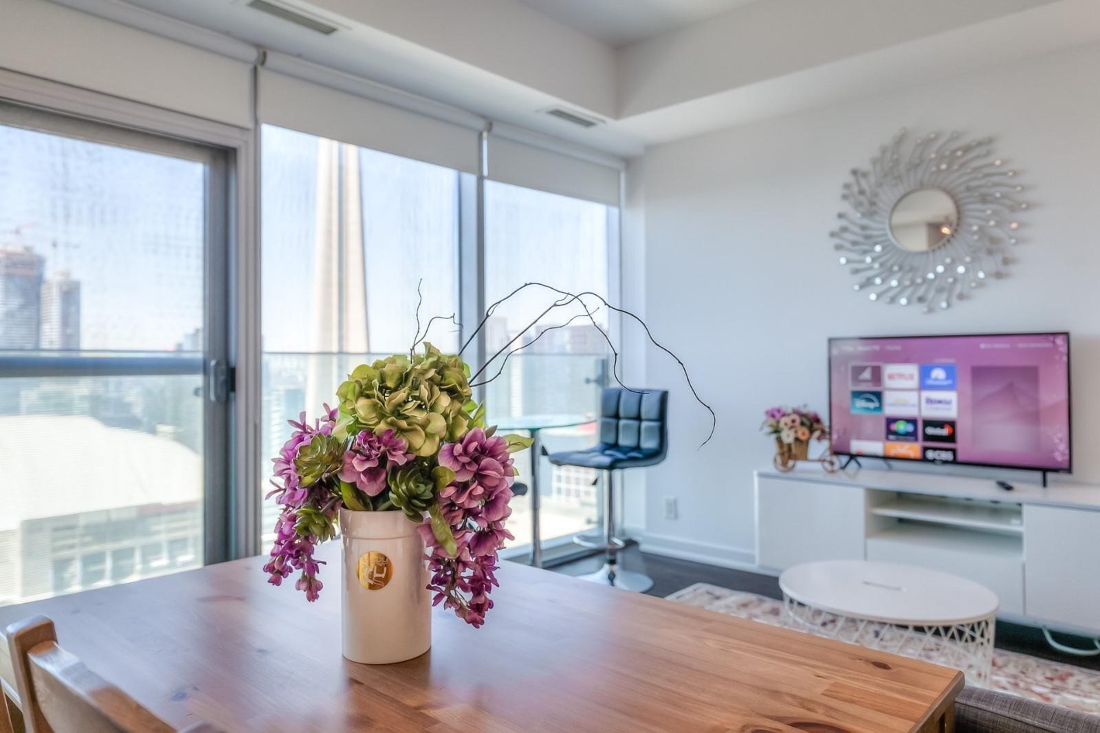 Elite Apartment, 1 Bedroom, Kitchen, City View | Living area | 43-inch flat-screen TV with satellite channels, Netflix, Hulu