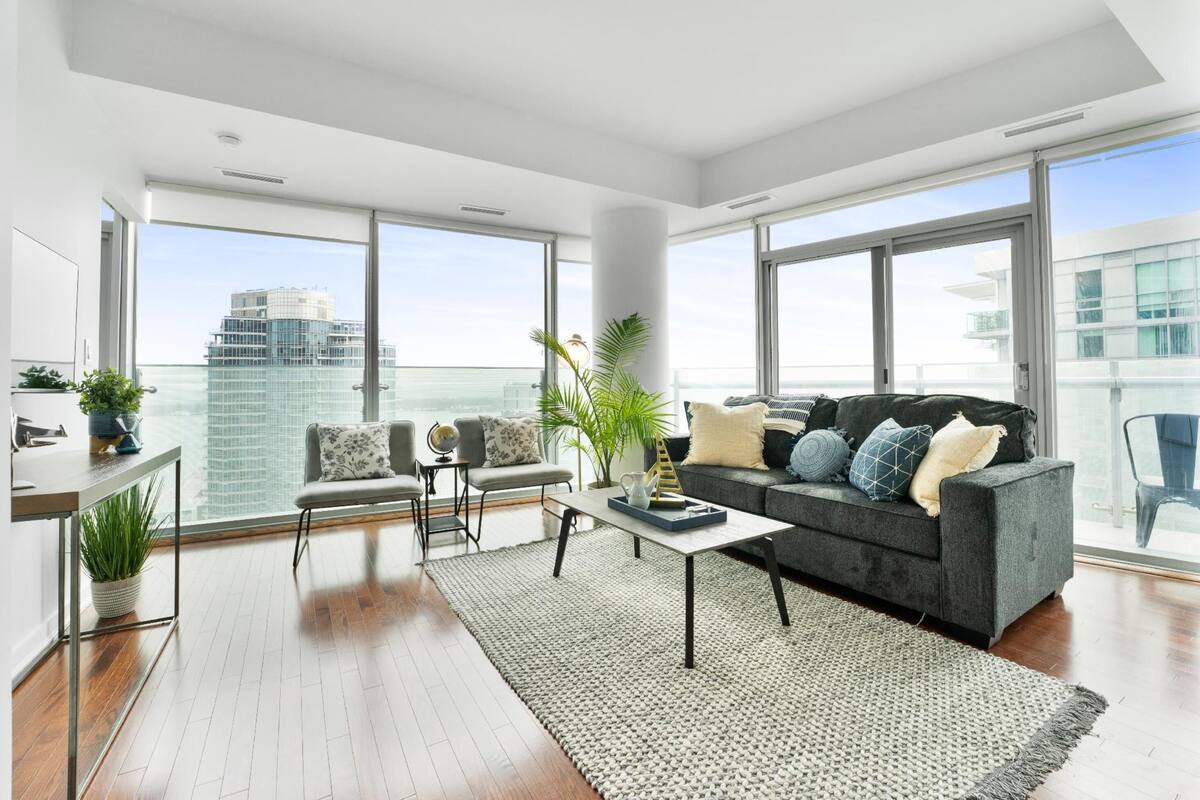 Elite Apartment, 3 Bedrooms, Balcony, City View | Living area | 43-inch flat-screen TV with satellite channels, Netflix, Hulu