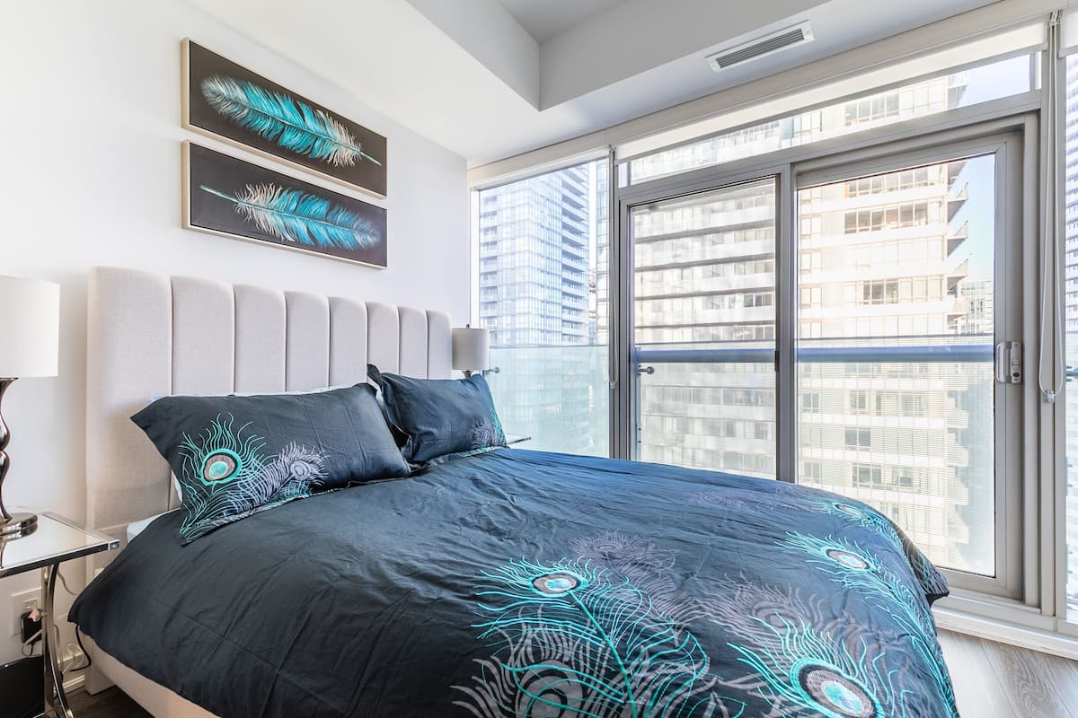 Deluxe-Studio, 1 Queen-Bett und Schlafsofa, Küche, eingeschränkter Seeblick | Individuell dekoriert, individuell eingerichtet, Schreibtisch