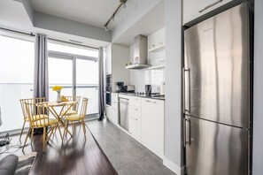 Private kitchen - Gorgeous Downtown Apartments (Toronto)