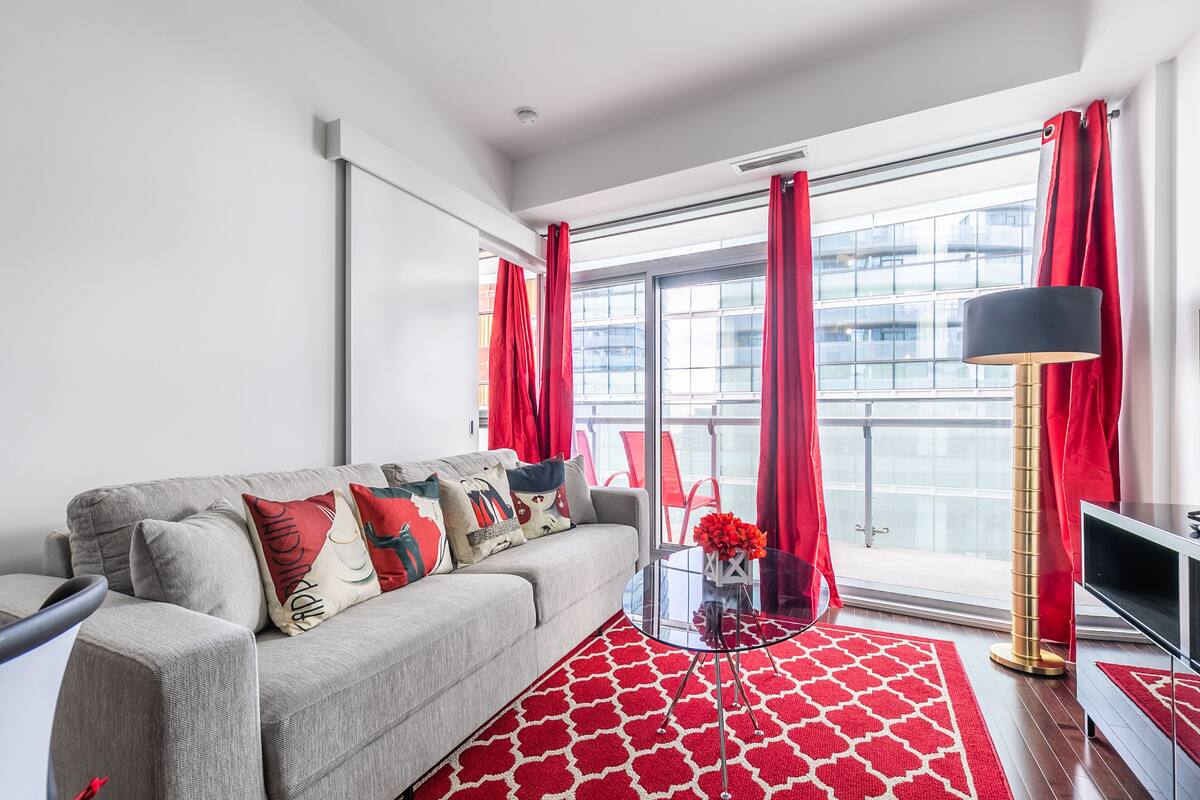 Executive Apartment, 1 Bedroom, Balcony | Living area | 43-inch flat-screen TV with satellite channels, Netflix, Hulu